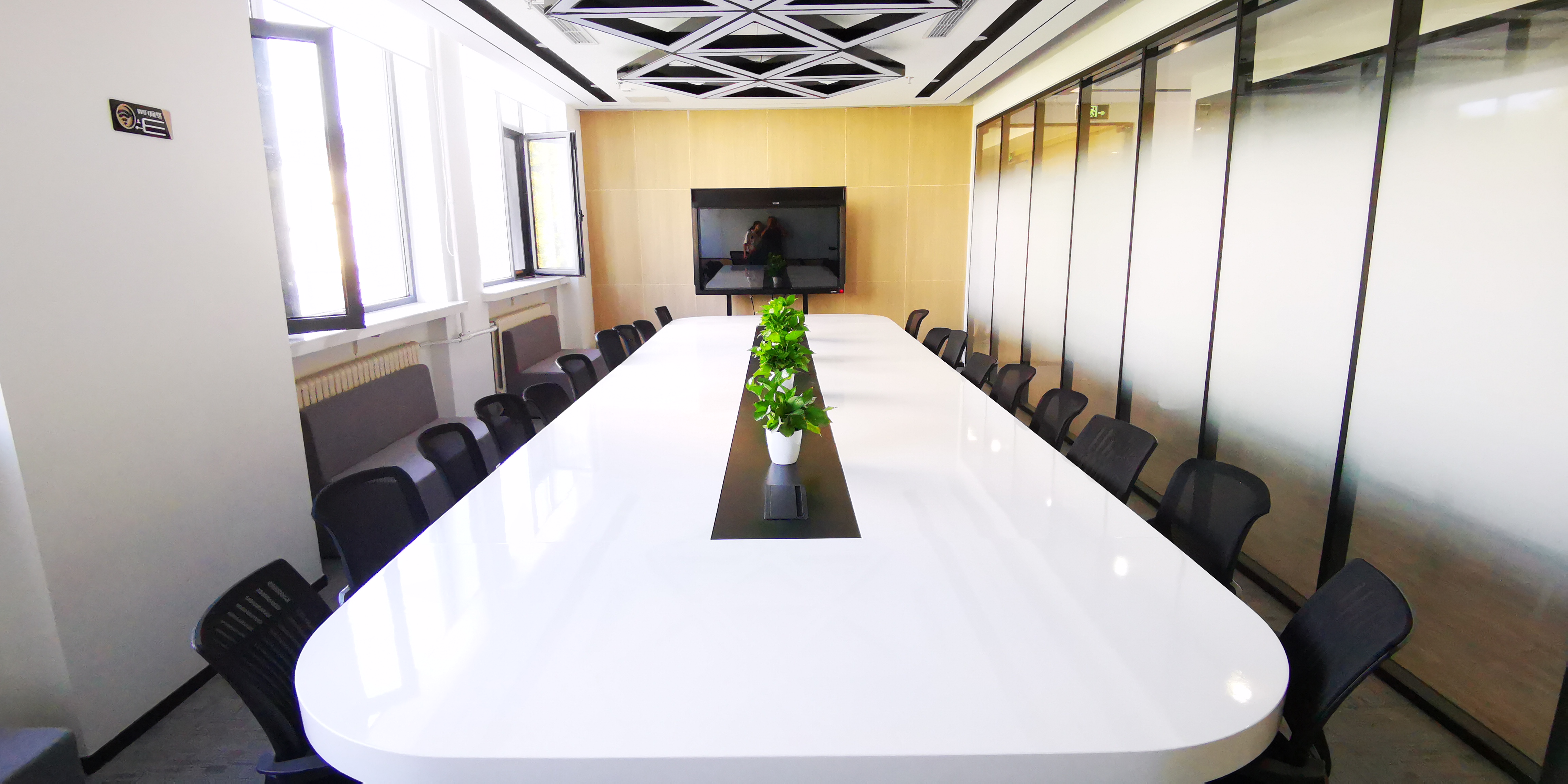 會(huì)議(yì)室.jpg